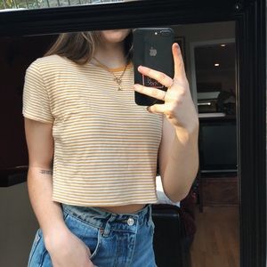 BRANDY MELVILLE Baby Tee